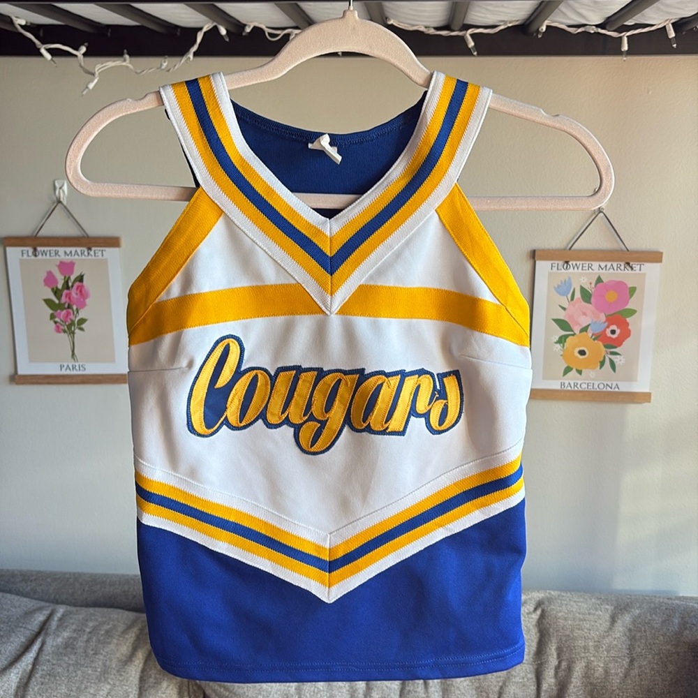 Vintage cheerleading top- excellent condition!! Fits size Md/lg